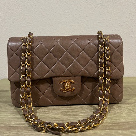 CHANEL Handbags - Vintage Chanel Classic Lambskin
